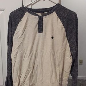 Sail shirt with grey long sleeves